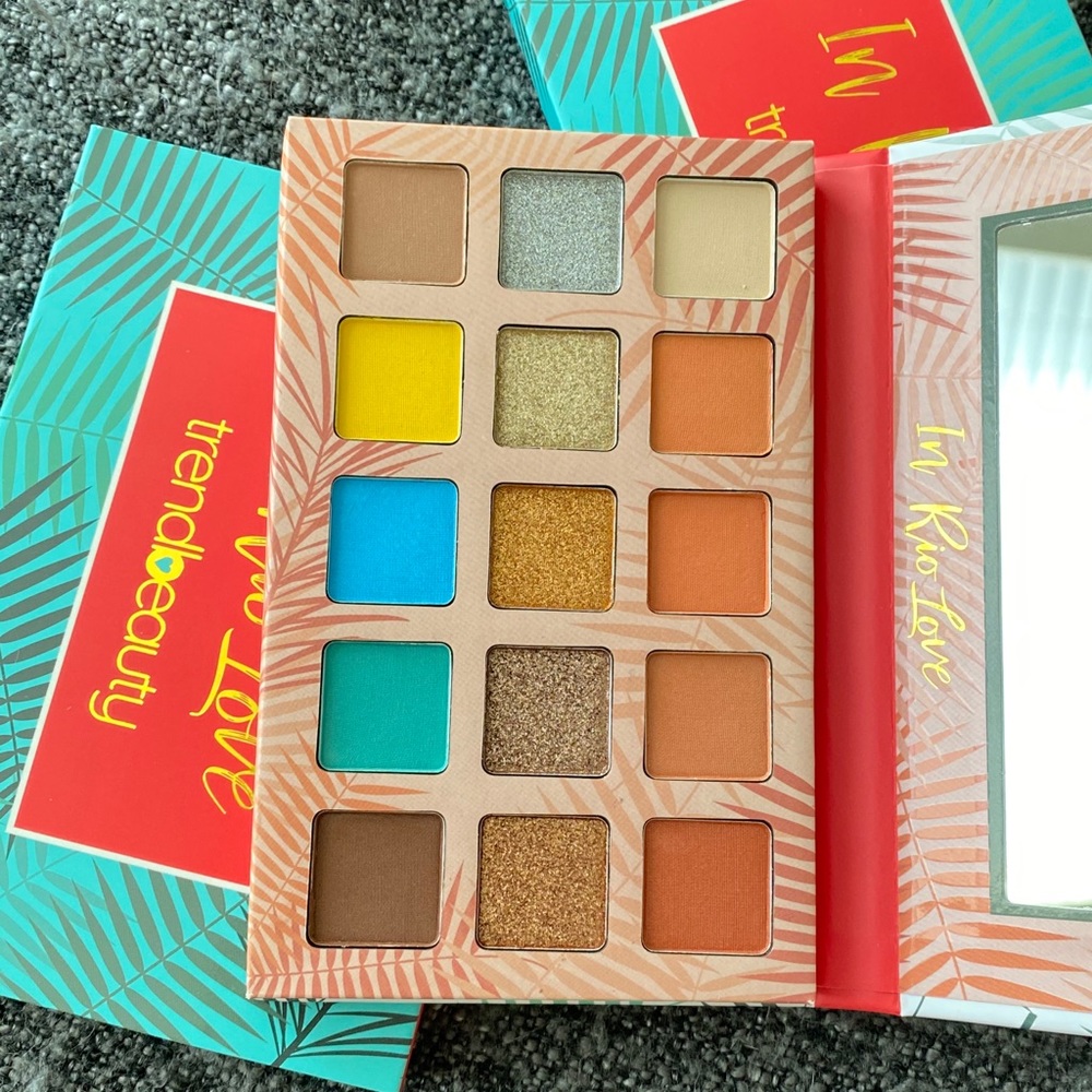 SALE BRAND NEW In Rio Love pallet by trend beauty